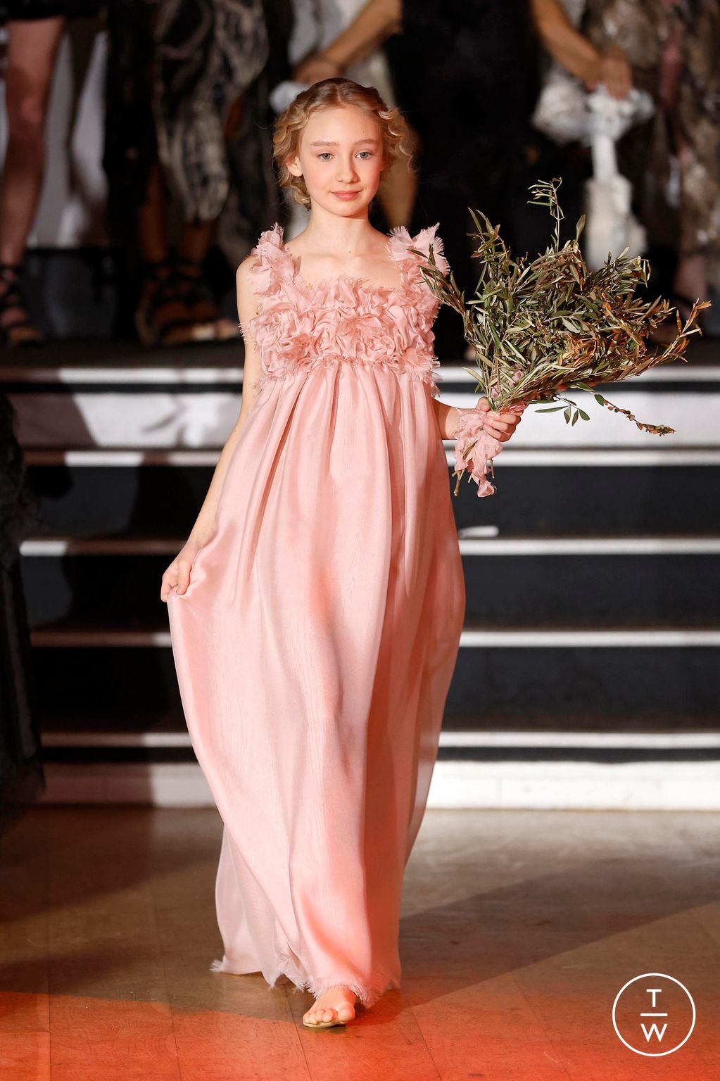 Fashion Week Paris Spring-Summer 2025 look 15 from the Franck Sorbier collection couture