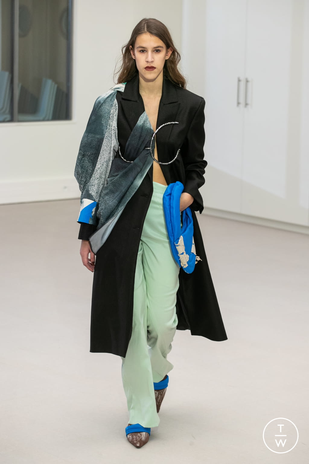 Fashion Week Paris Fall/Winter 2021 look 13 from the IFM PARIS collection 女装