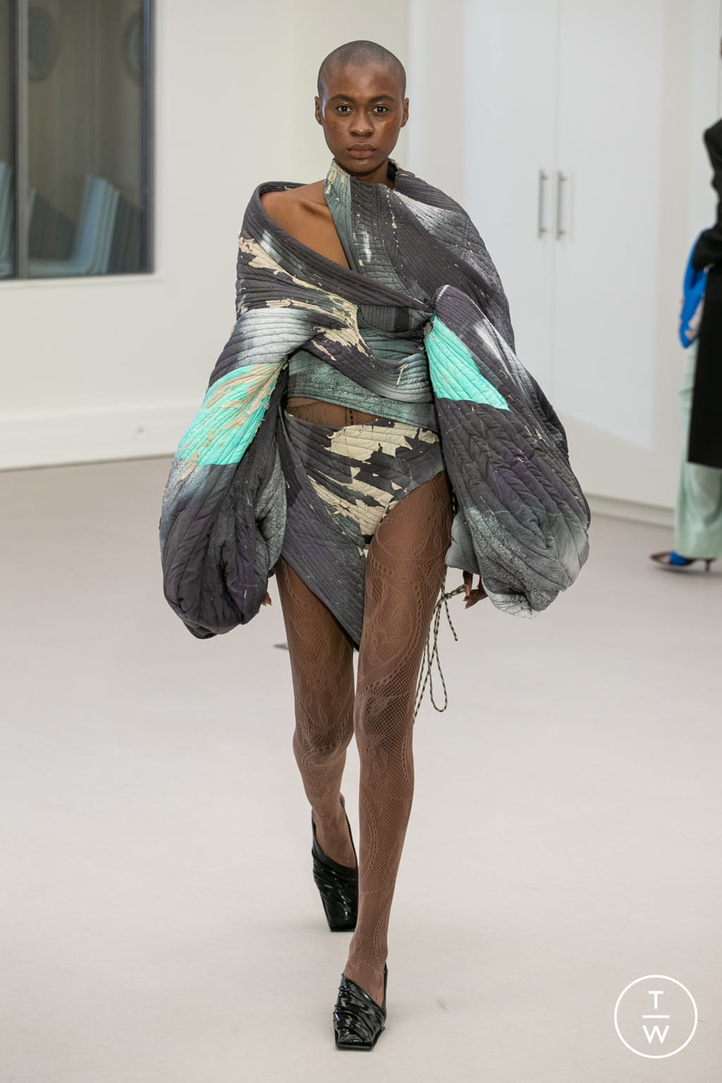 Fashion Week Paris Fall/Winter 2021 look 14 from the IFM PARIS collection 女装