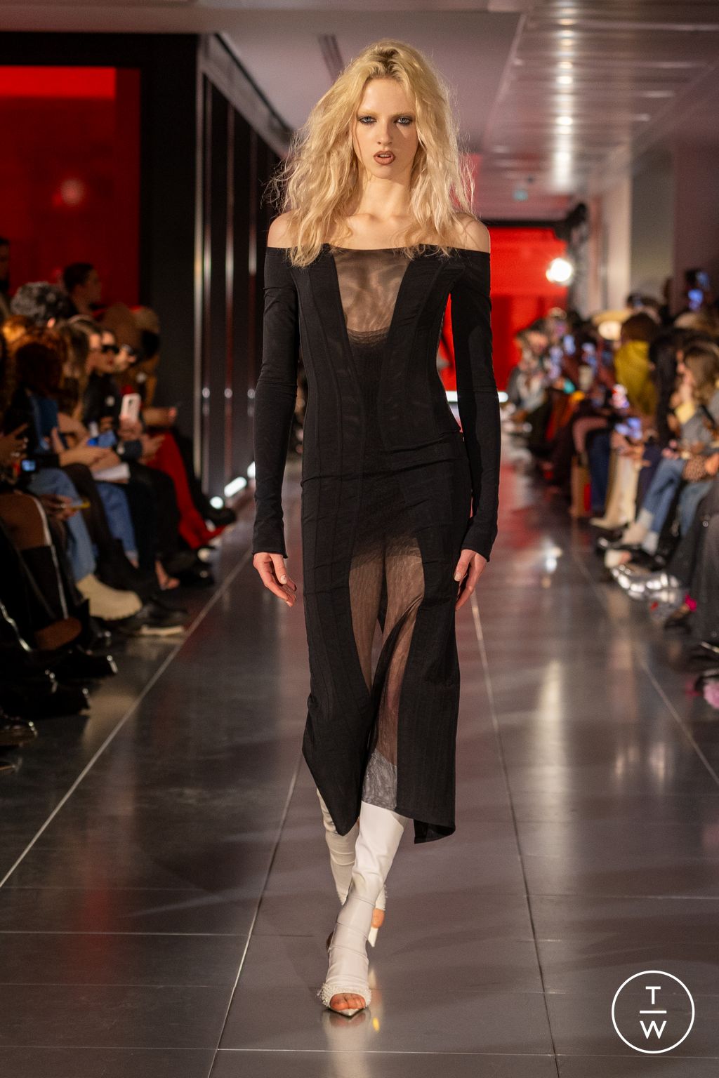 Fashion Week London Fall/Winter 2024 look 1 de la collection Frolov womenswear