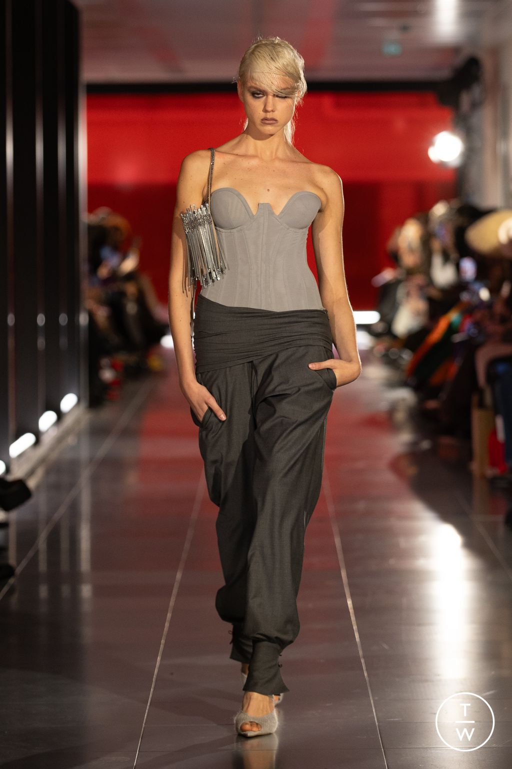 Fashion Week London Fall/Winter 2024 look 17 de la collection Frolov womenswear