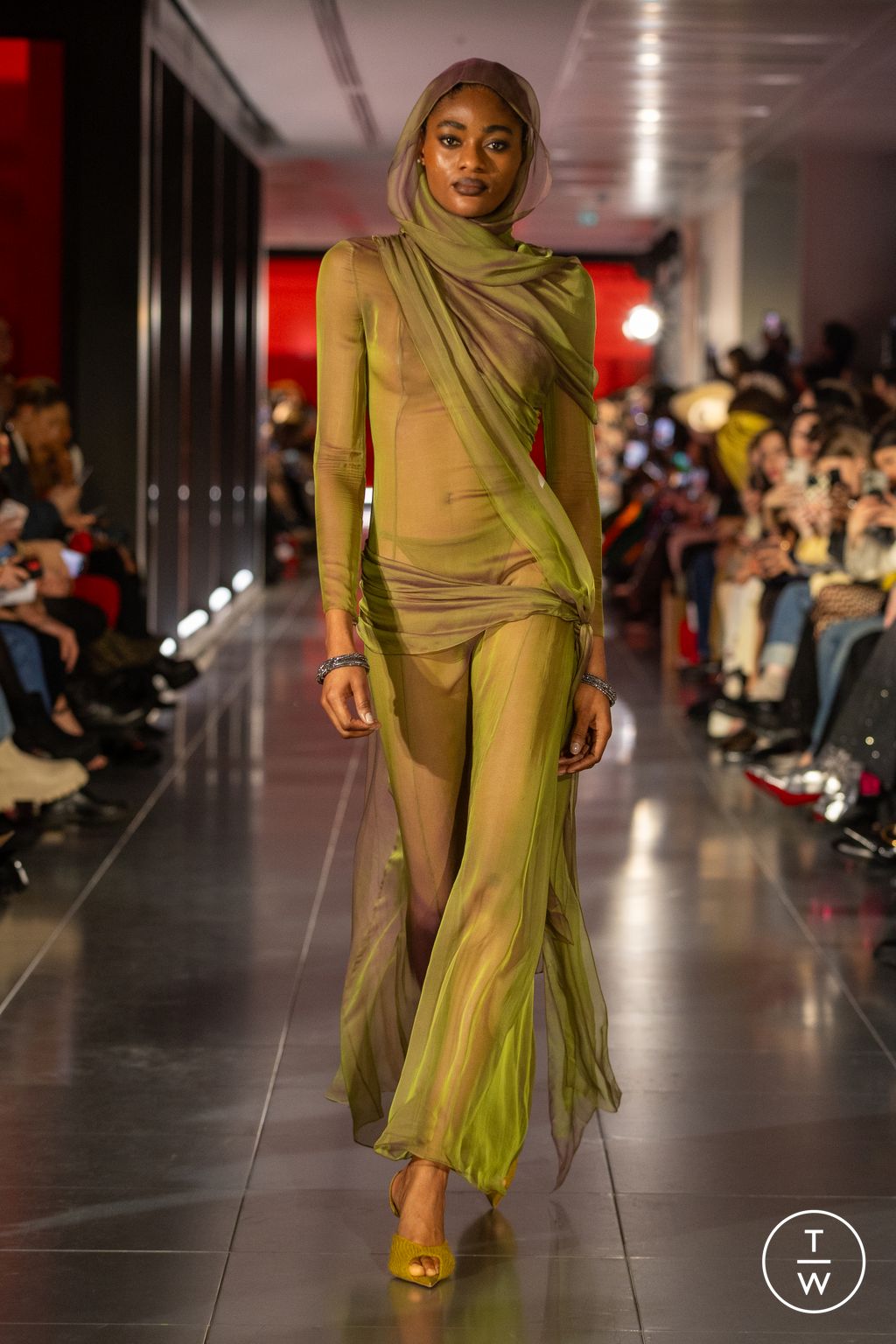 Fashion Week London Fall/Winter 2024 look 19 de la collection Frolov womenswear