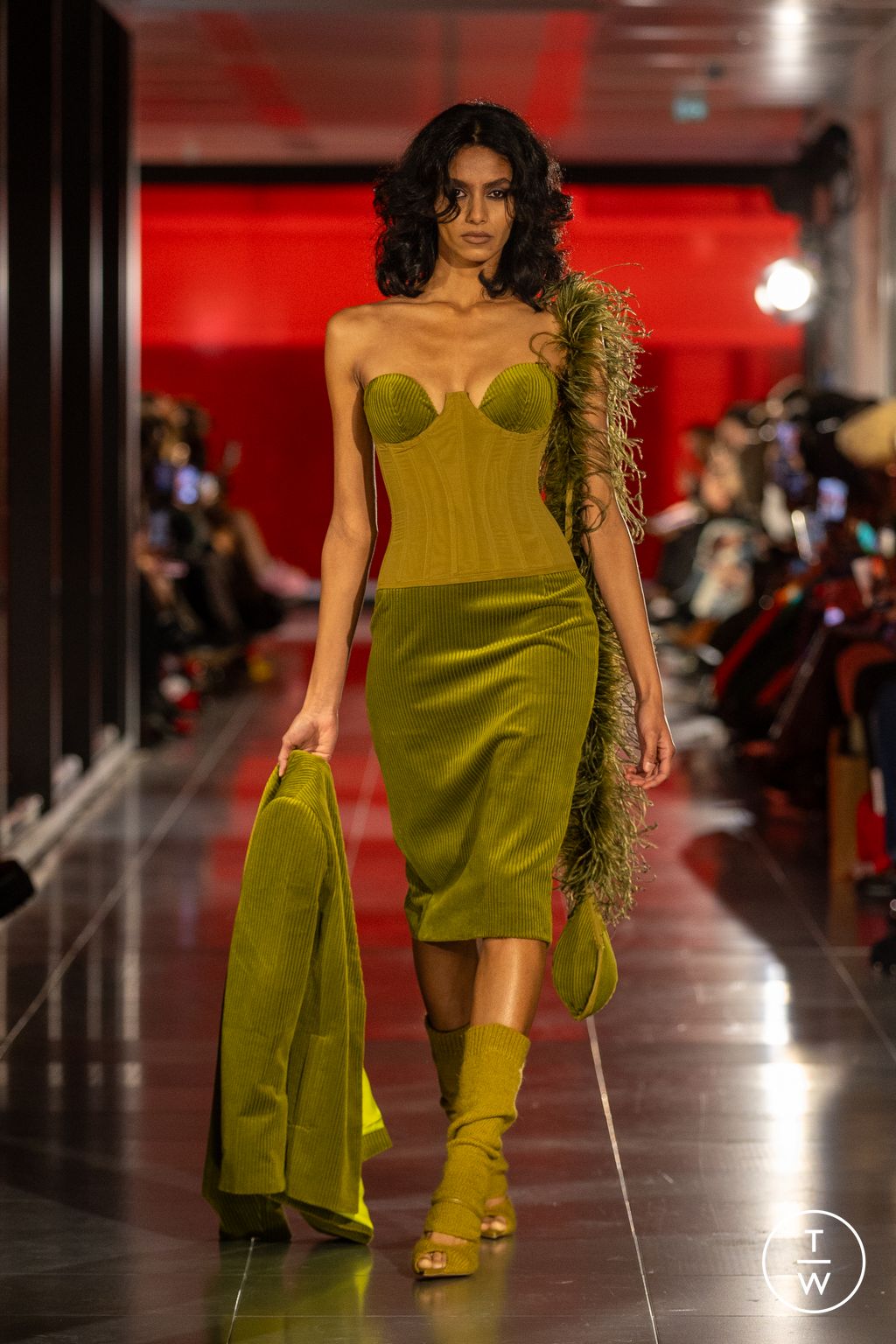 Fashion Week London Fall/Winter 2024 look 20 de la collection Frolov womenswear