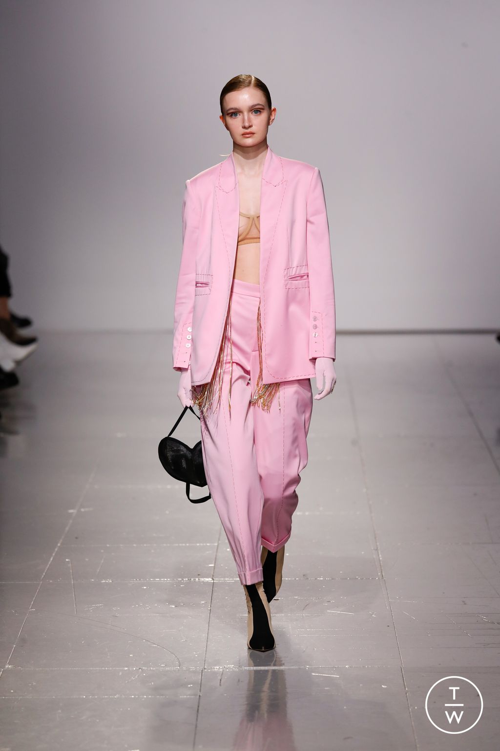 Fashion Week London Fall/Winter 2023 look 17 de la collection Frolov womenswear