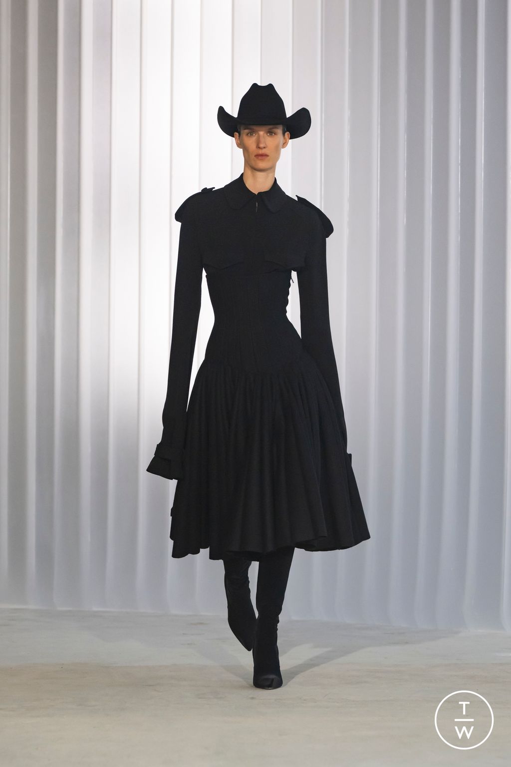 Fashion Week Paris Fall/Winter 2026 look 33 from the Jean Paul Gaultier collection womenswear