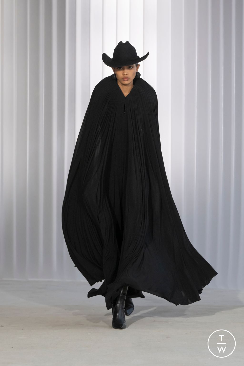 Fashion Week Paris Fall/Winter 2026 look 43 from the Jean Paul Gaultier collection womenswear