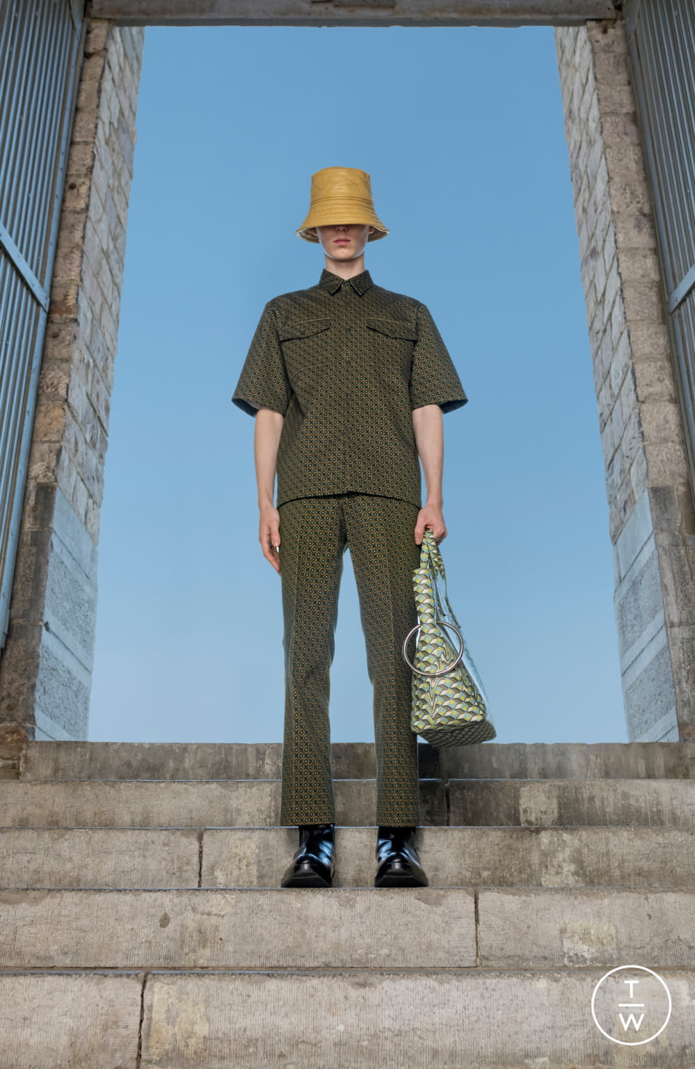 Fashion Week Paris Fall/Winter 2021 look 21 from the Dries Van Noten collection 男装