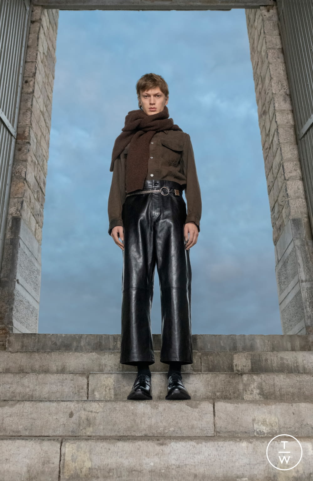 Fashion Week Paris Fall/Winter 2021 look 33 from the Dries Van Noten collection 男装