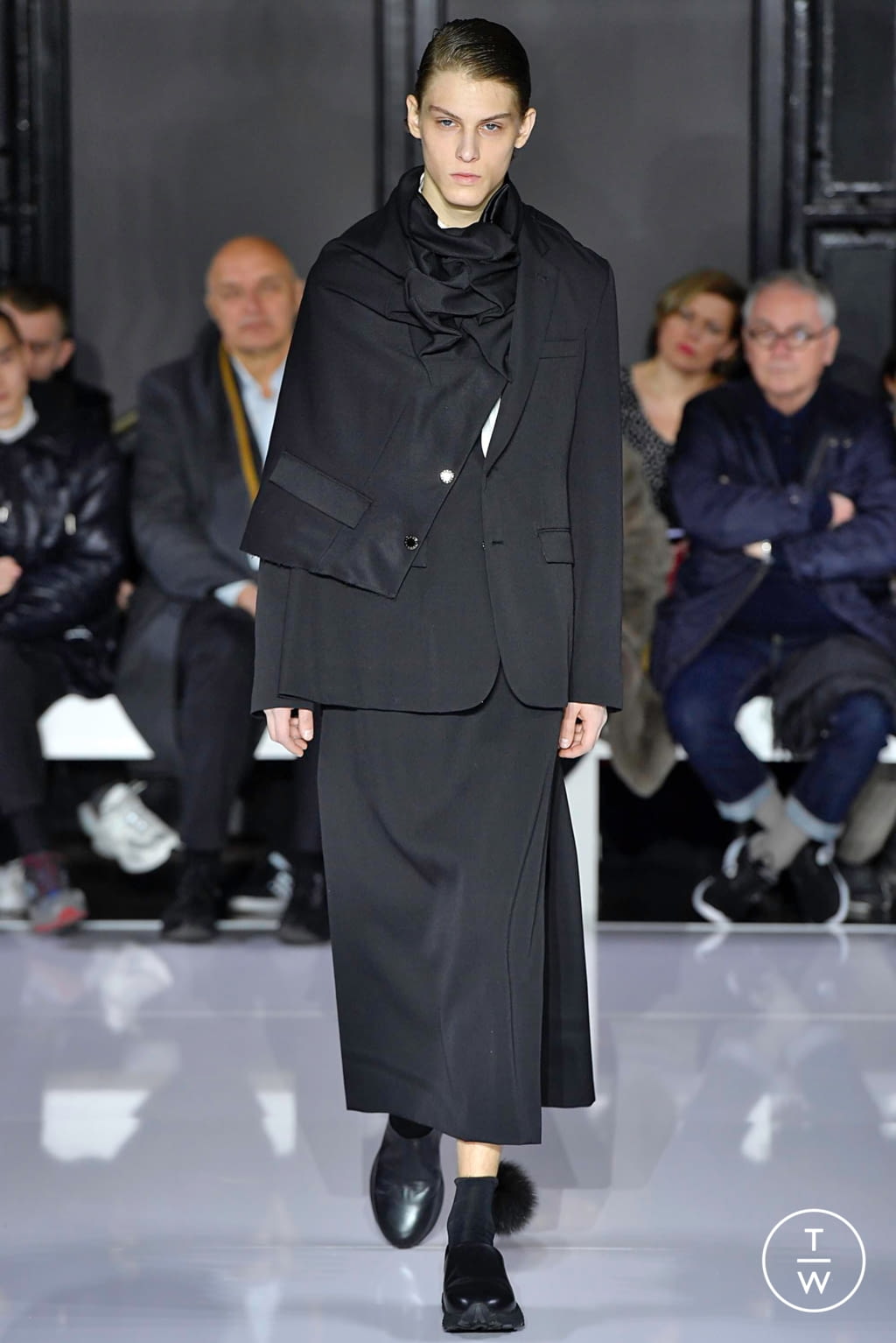 Fashion Week Paris Fall/Winter 2019 look 27 de la collection Fumito Gandryu menswear