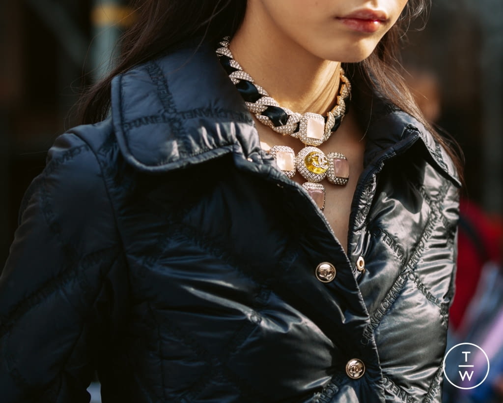 Fashion Week Paris Fall/Winter 2020 look 13 from the Chanel collection 女装配饰