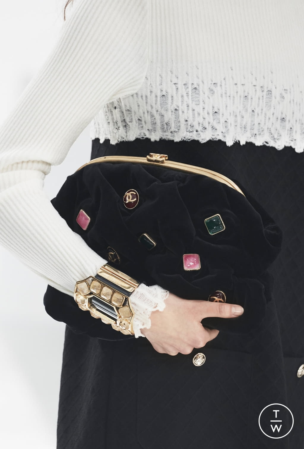 Fashion Week Paris Fall/Winter 2020 look 28 de la collection Chanel womenswear accessories