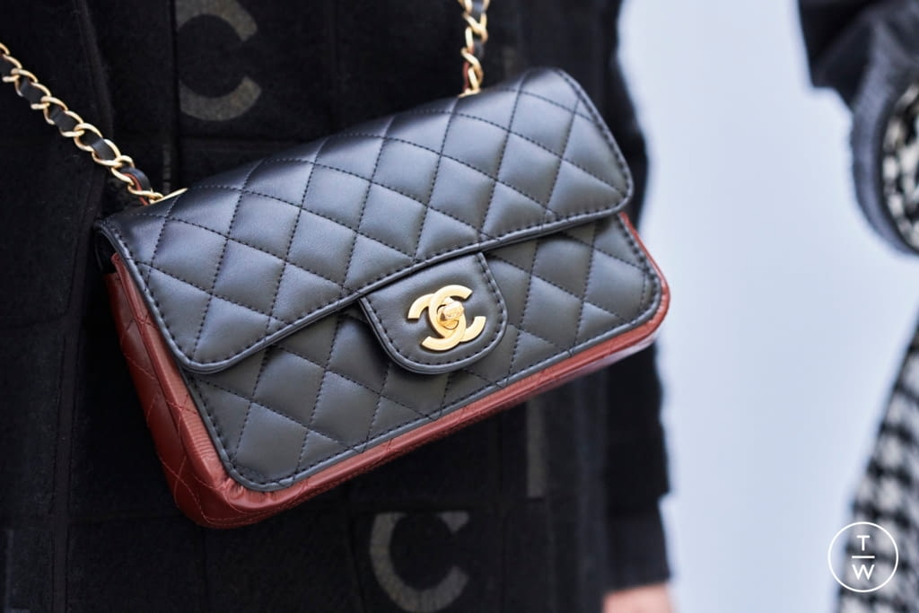 Fashion Week Paris Fall/Winter 2020 look 42 from the Chanel collection womenswear accessories