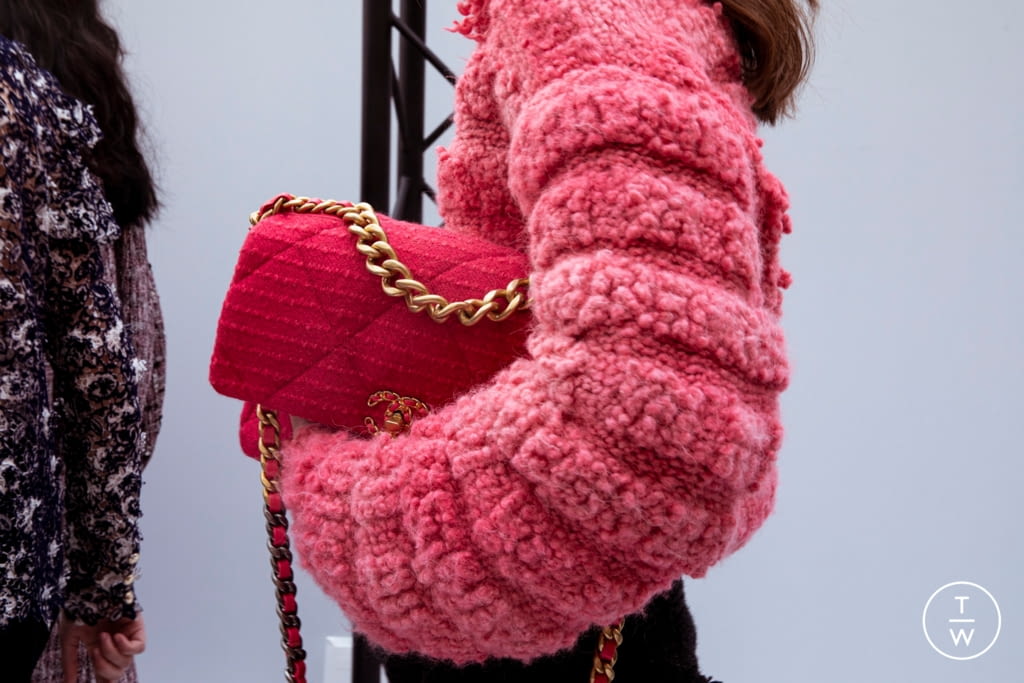 Fashion Week Paris Fall/Winter 2020 look 5 from the Chanel collection womenswear accessories