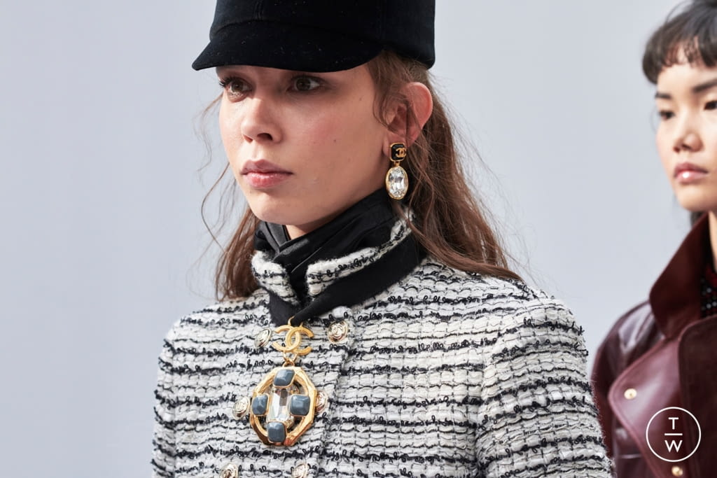 Fashion Week Paris Fall/Winter 2020 look 57 from the Chanel collection womenswear accessories