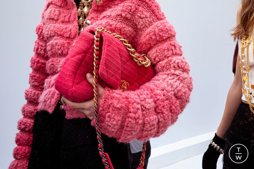 Fashion Week Paris Fall/Winter 2020 look 7 from the Chanel collection womenswear accessories