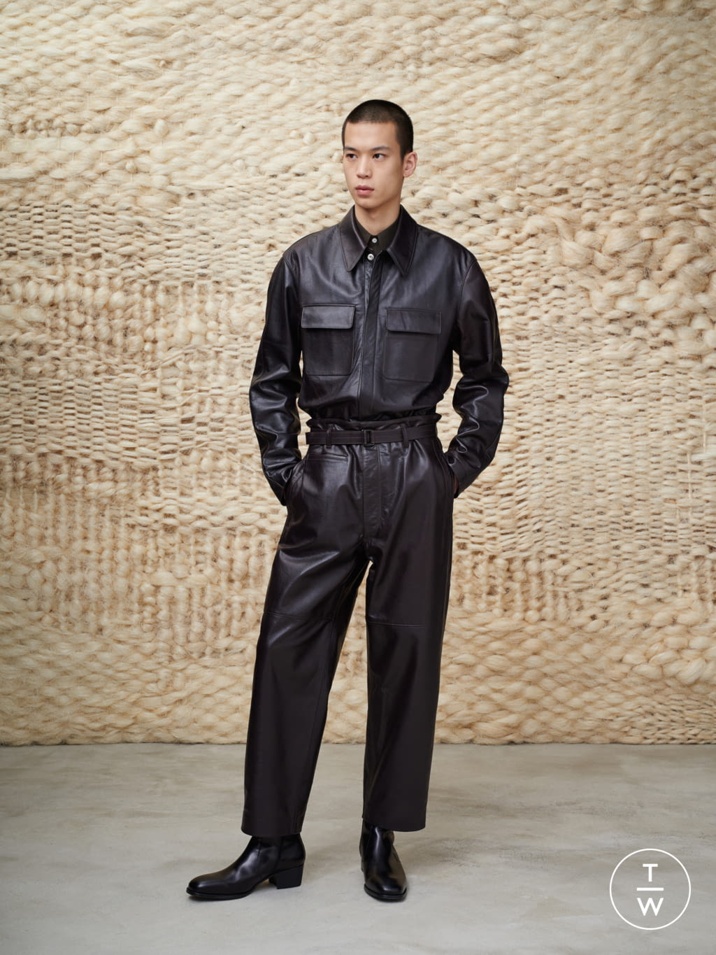 Fashion Week Paris Fall/Winter 2020 look 2 from the Lemaire collection 男装