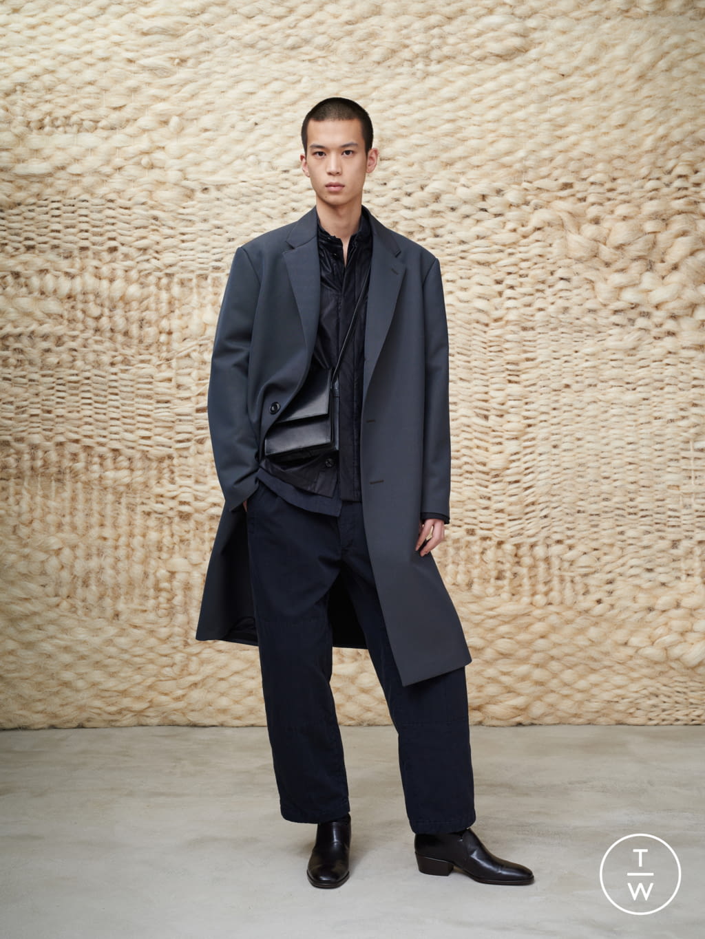 Fashion Week Paris Fall/Winter 2020 look 16 from the Lemaire collection menswear