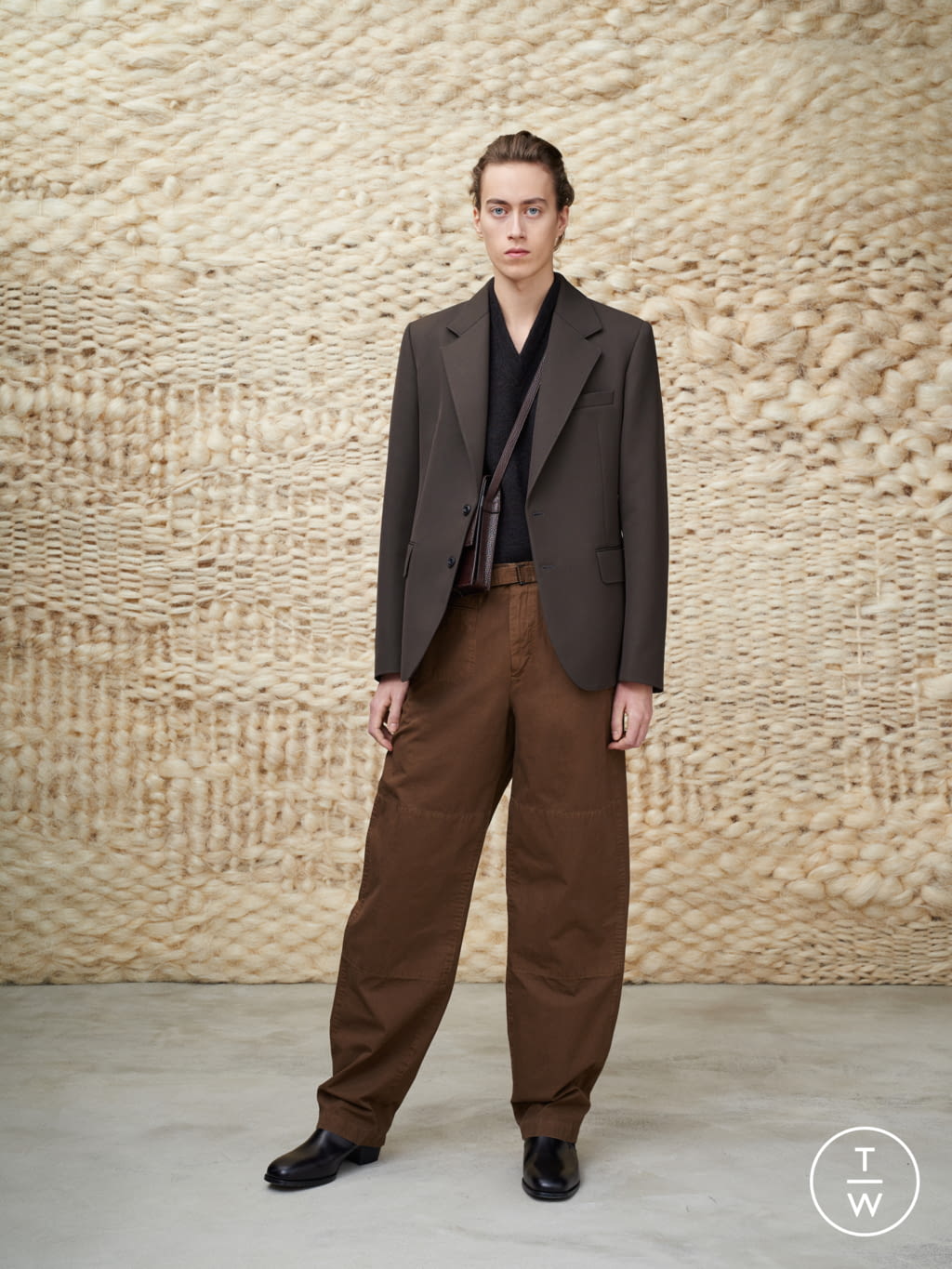 Fashion Week Paris Fall/Winter 2020 look 17 from the Lemaire collection menswear