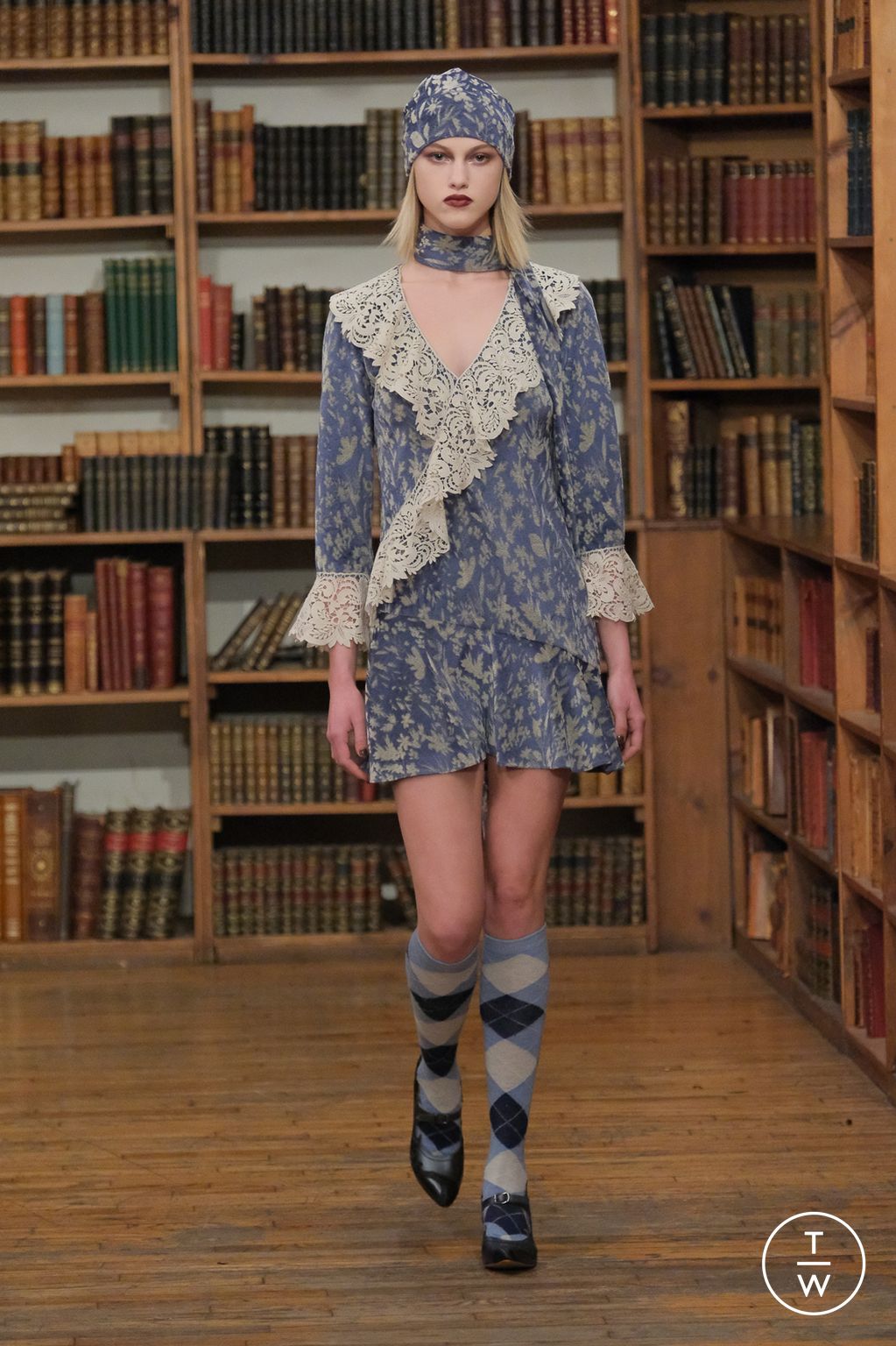 Fashion Week New York Fall/Winter 2024 look 21 from the Anna Sui collection 女装