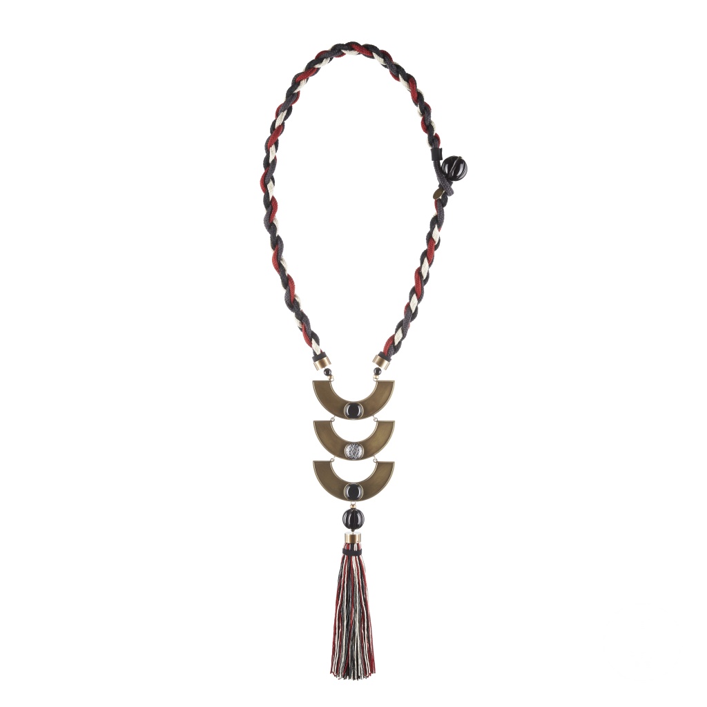 Fashion Week Milan Fall/Winter 2018 look 31 from the Giorgio Armani collection womenswear accessories