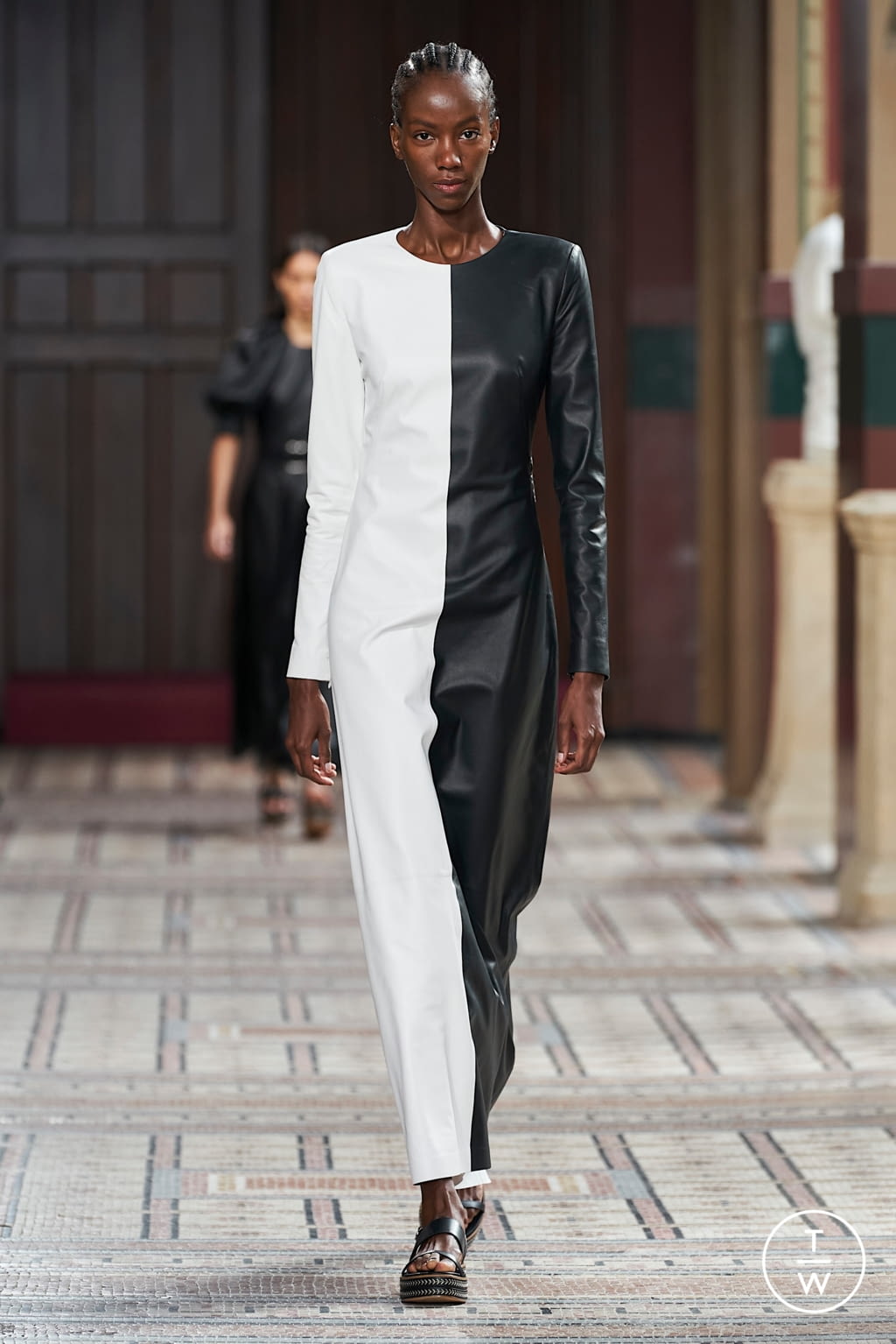 Fashion Week Paris Spring/Summer 2021 look 1 from the Gabriela Hearst collection womenswear