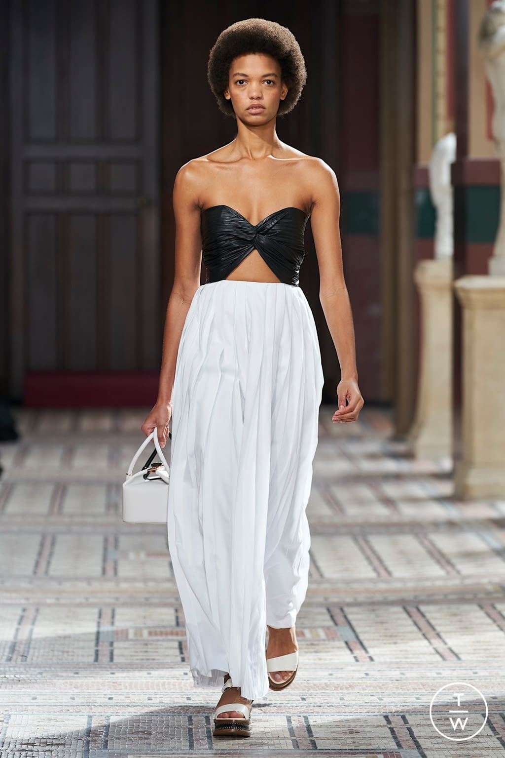 Fashion Week Paris Spring/Summer 2021 look 3 from the Gabriela Hearst collection womenswear