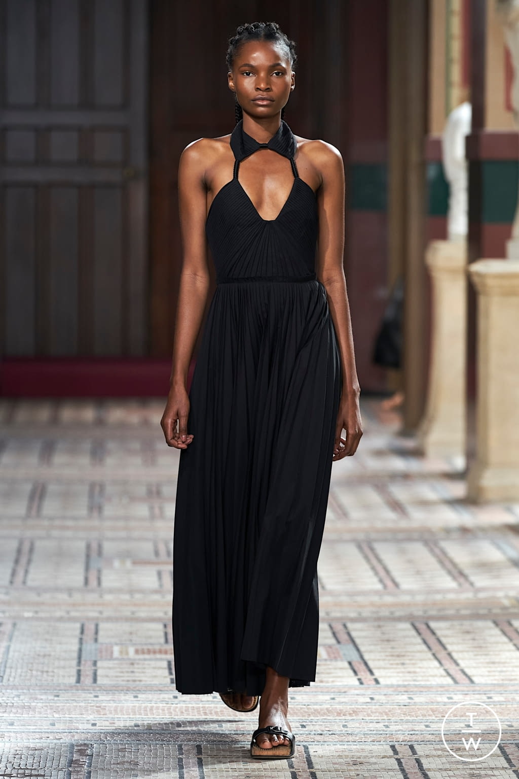 Fashion Week Paris Spring/Summer 2021 look 5 from the Gabriela Hearst collection womenswear
