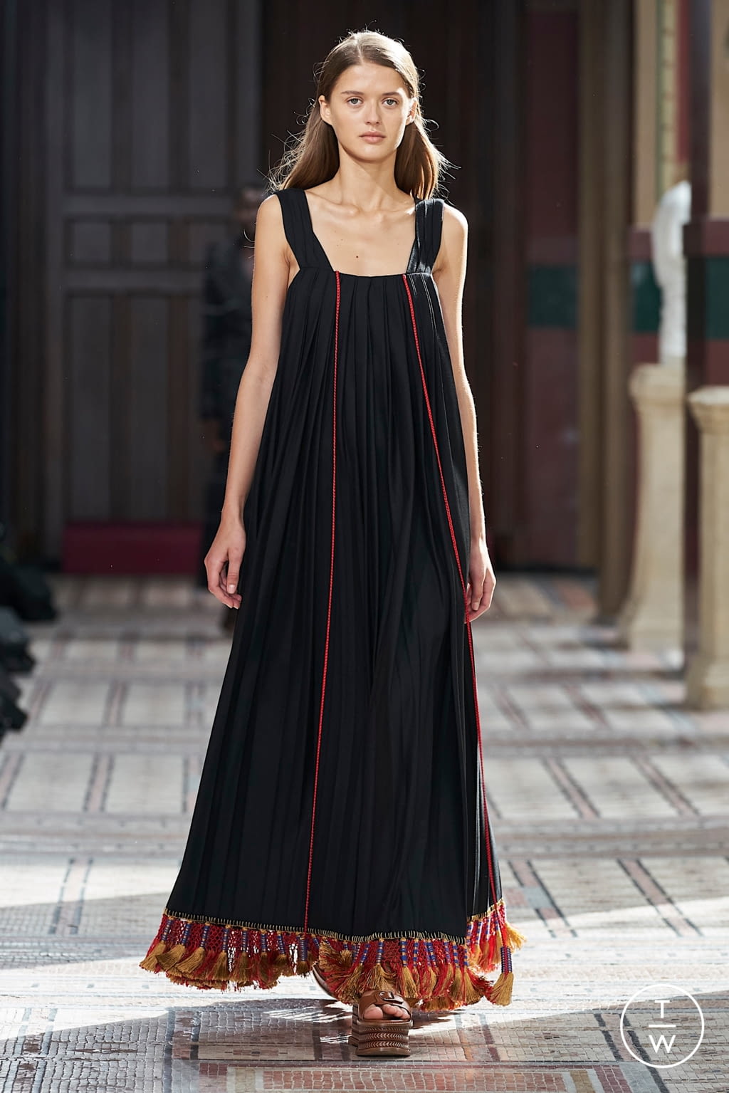 Fashion Week Paris Spring/Summer 2021 look 16 from the Gabriela Hearst collection 女装