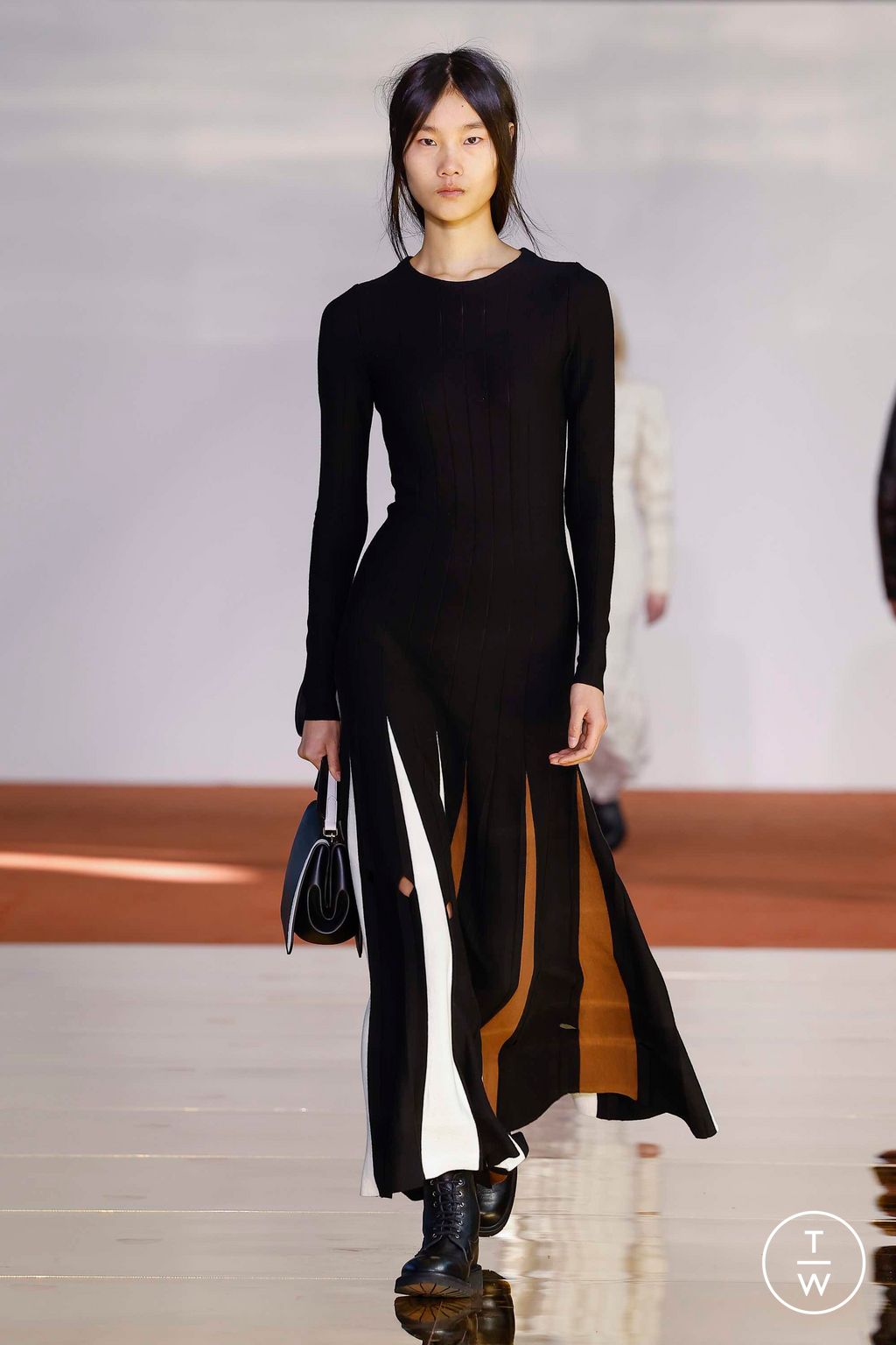 Fashion Week New York Fall/Winter 2023 look 18 from the Gabriela Hearst collection womenswear