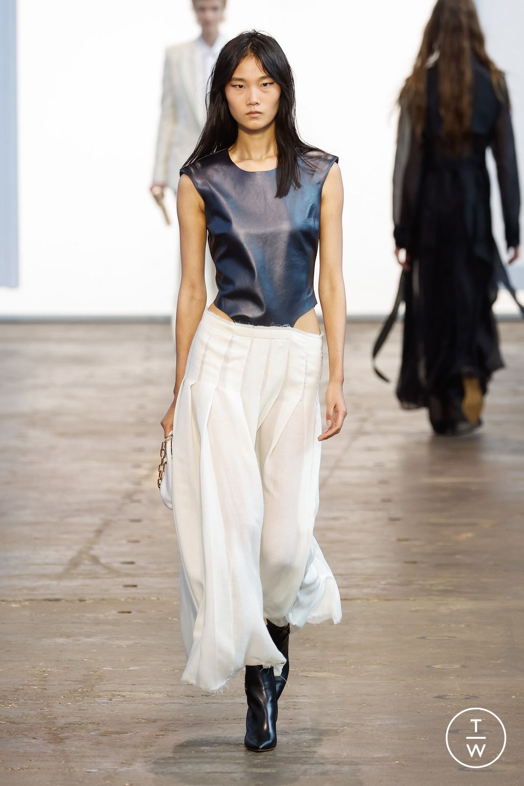 Fashion Week New York Spring/Summer 2024 look 4 from the Gabriela Hearst collection womenswear