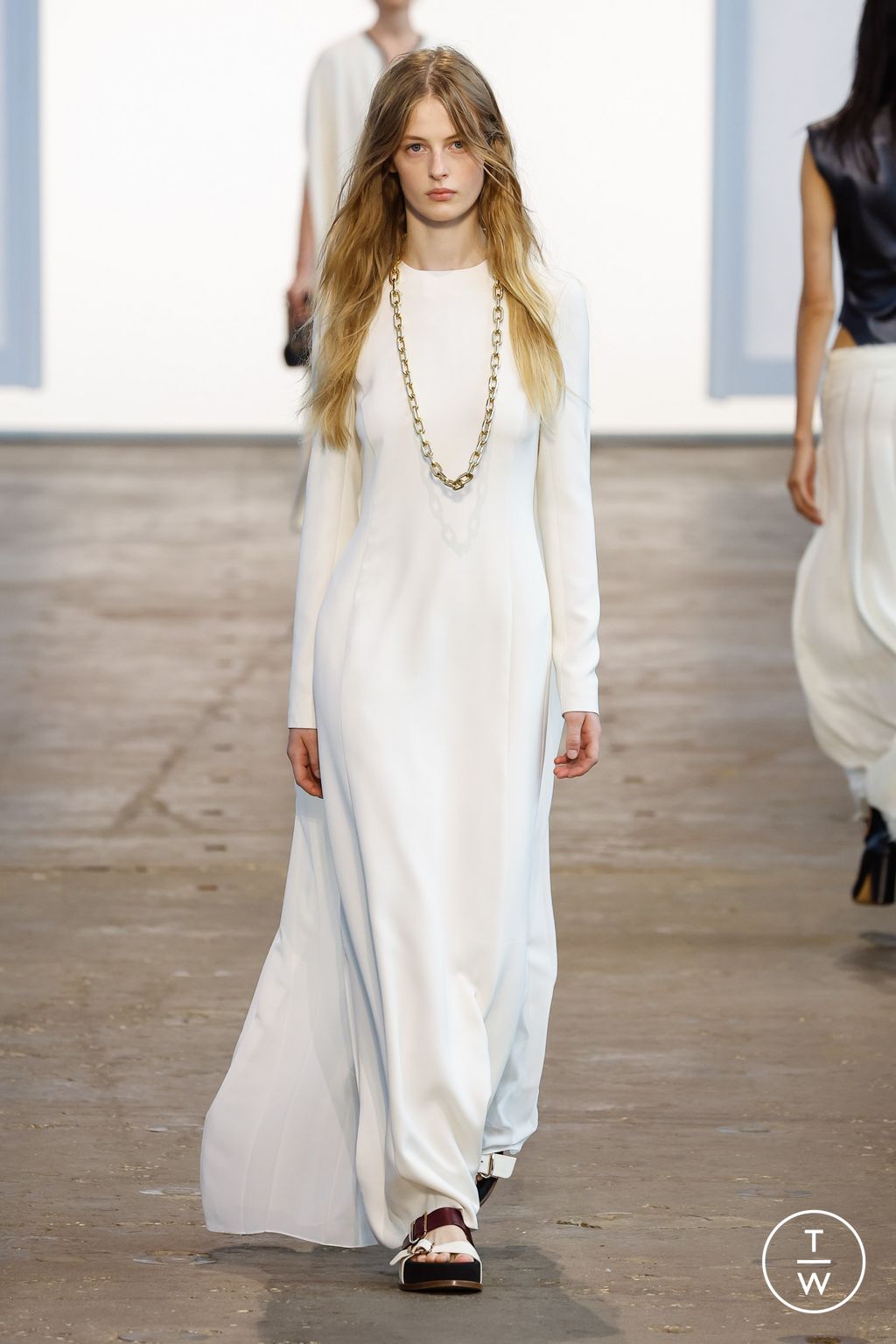 Fashion Week New York Spring/Summer 2024 look 6 from the Gabriela Hearst collection womenswear