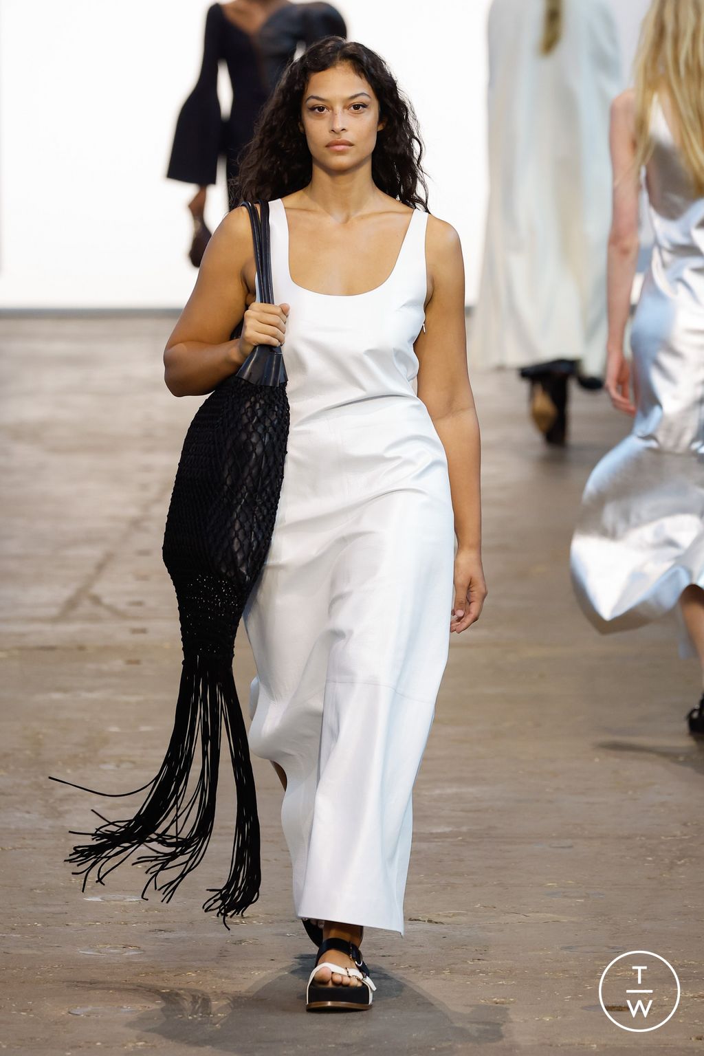 Fashion Week New York Spring/Summer 2024 look 10 from the Gabriela Hearst collection womenswear