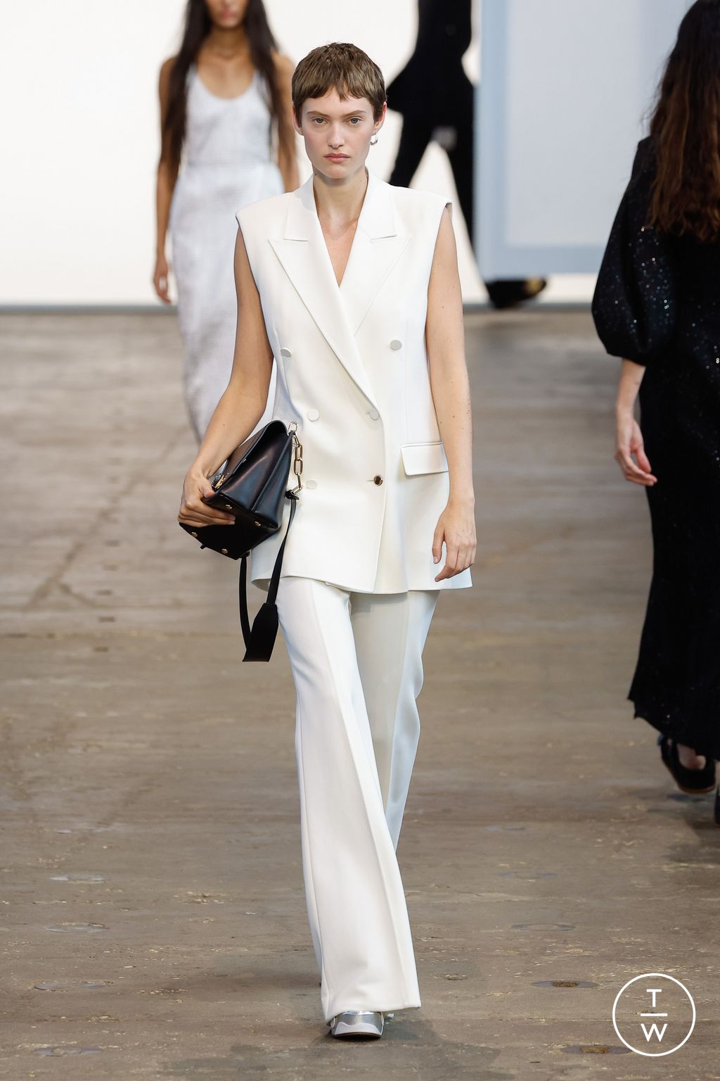 Fashion Week New York Spring/Summer 2024 look 24 from the Gabriela Hearst collection 女装