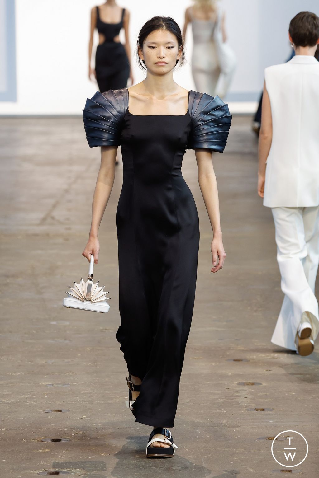 Fashion Week New York Spring/Summer 2024 look 26 from the Gabriela Hearst collection womenswear