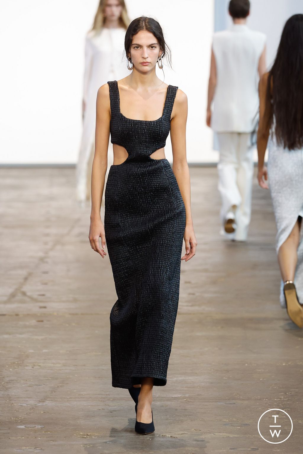 Fashion Week New York Spring/Summer 2024 look 27 from the Gabriela Hearst collection womenswear