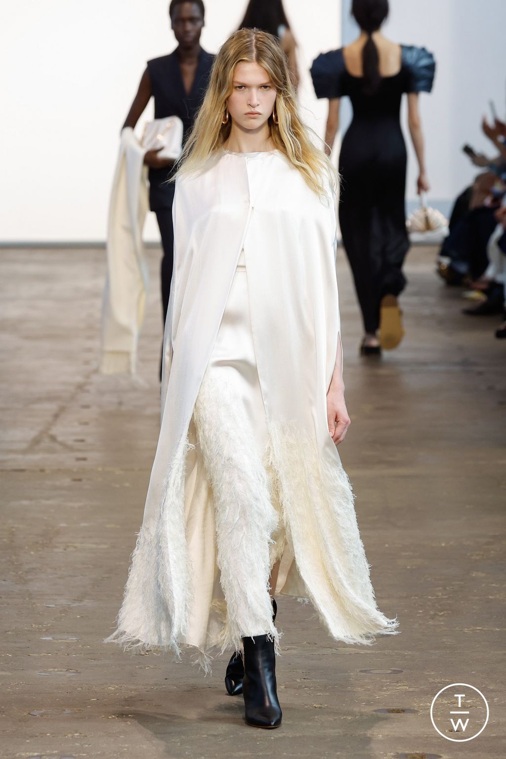 Fashion Week New York Spring/Summer 2024 look 28 from the Gabriela Hearst collection womenswear