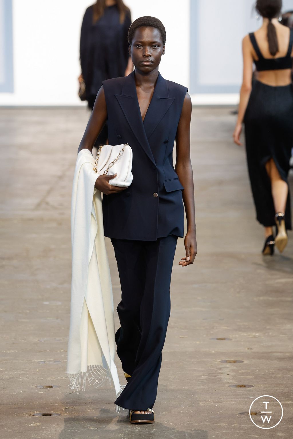 Fashion Week New York Spring/Summer 2024 look 29 from the Gabriela Hearst collection womenswear