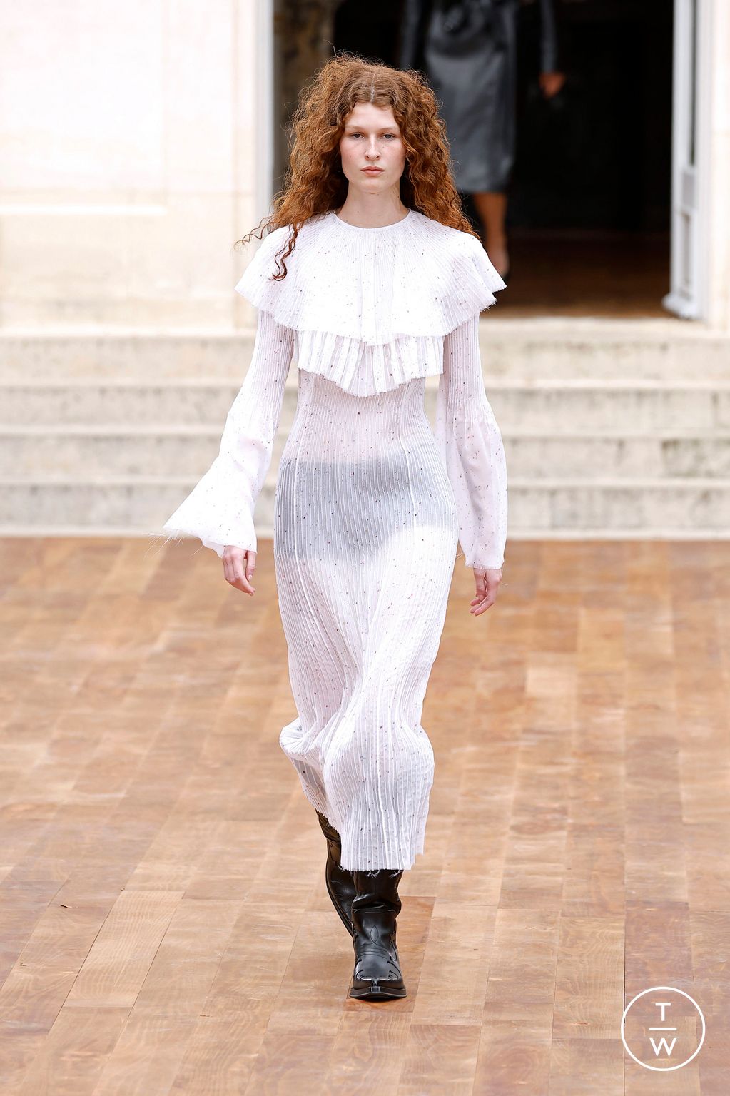 Fashion Week Paris Spring-Summer 2025 look 1 from the Gabriela Hearst collection 女装