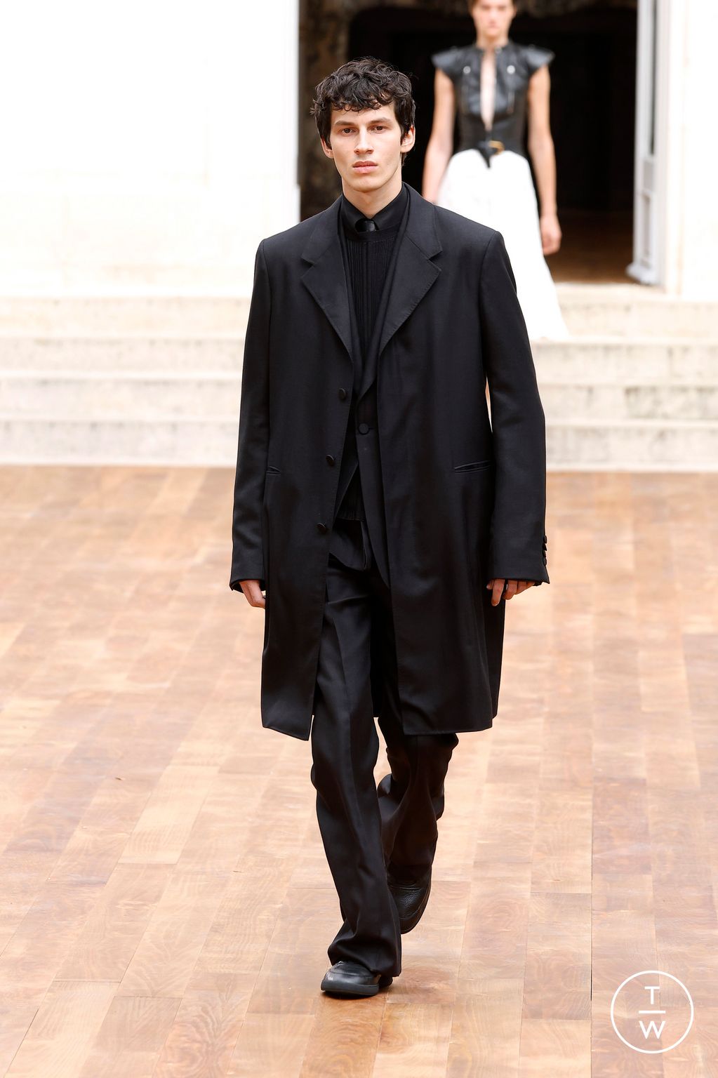 Fashion Week Paris Spring/Summer 2025 look 7 from the Gabriela Hearst collection womenswear