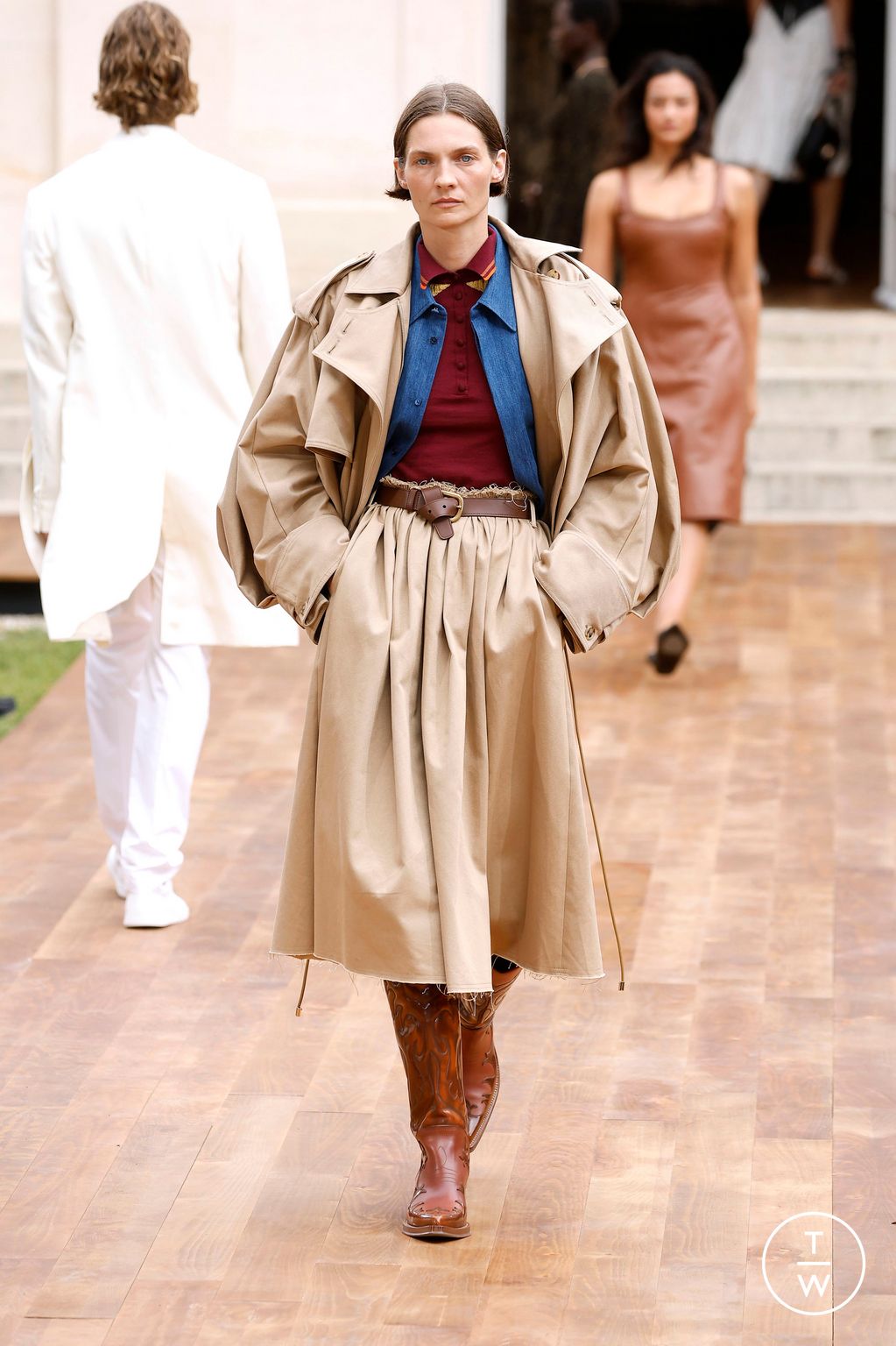 Fashion Week Paris Spring-Summer 2025 look 17 from the Gabriela Hearst collection womenswear