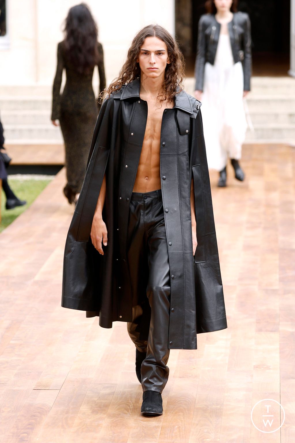 Fashion Week Paris Spring/Summer 2025 look 20 from the Gabriela Hearst collection 女装