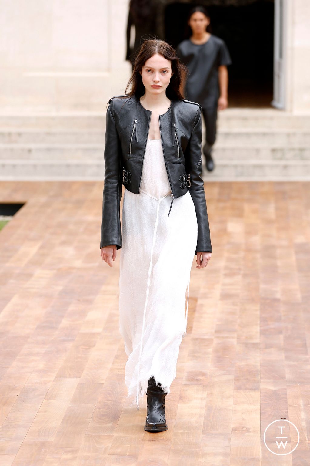 Fashion Week Paris Spring/Summer 2025 look 21 from the Gabriela Hearst collection 女装