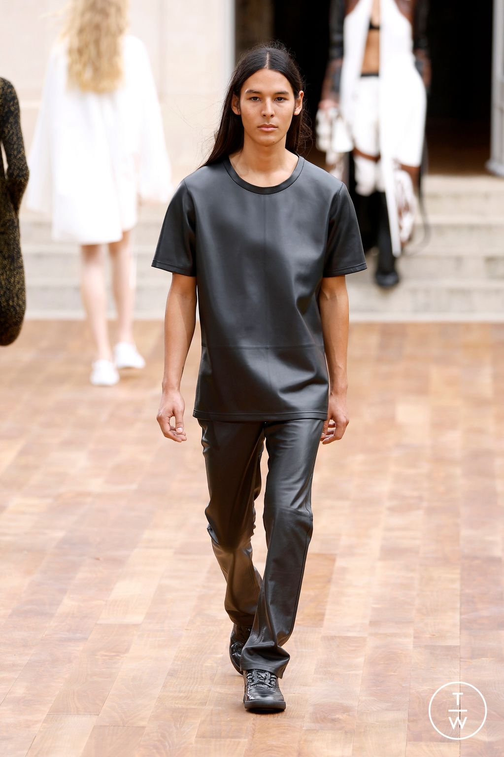 Fashion Week Paris Spring/Summer 2025 look 22 from the Gabriela Hearst collection womenswear