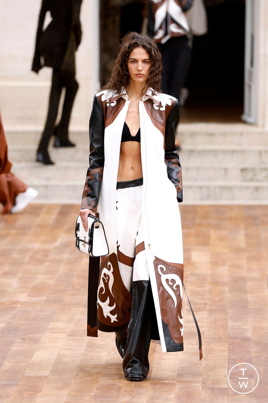 Fashion Week Paris Spring/Summer 2025 look 23 from the Gabriela Hearst collection womenswear