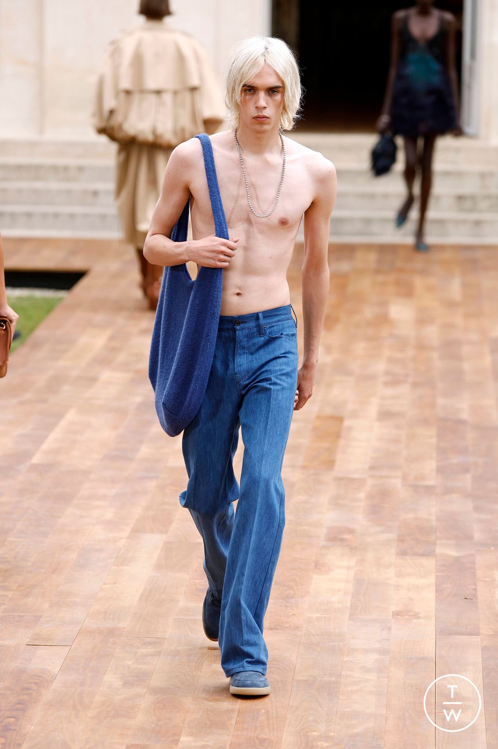 Fashion Week Paris Spring/Summer 2025 look 26 from the Gabriela Hearst collection 女装