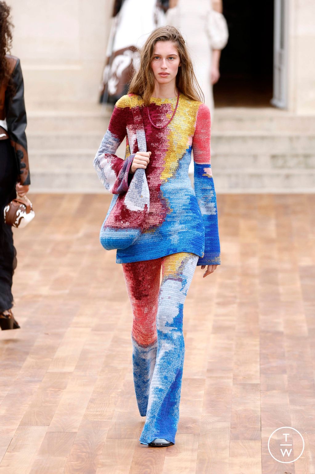 Fashion Week Paris Spring/Summer 2025 look 32 from the Gabriela Hearst collection womenswear
