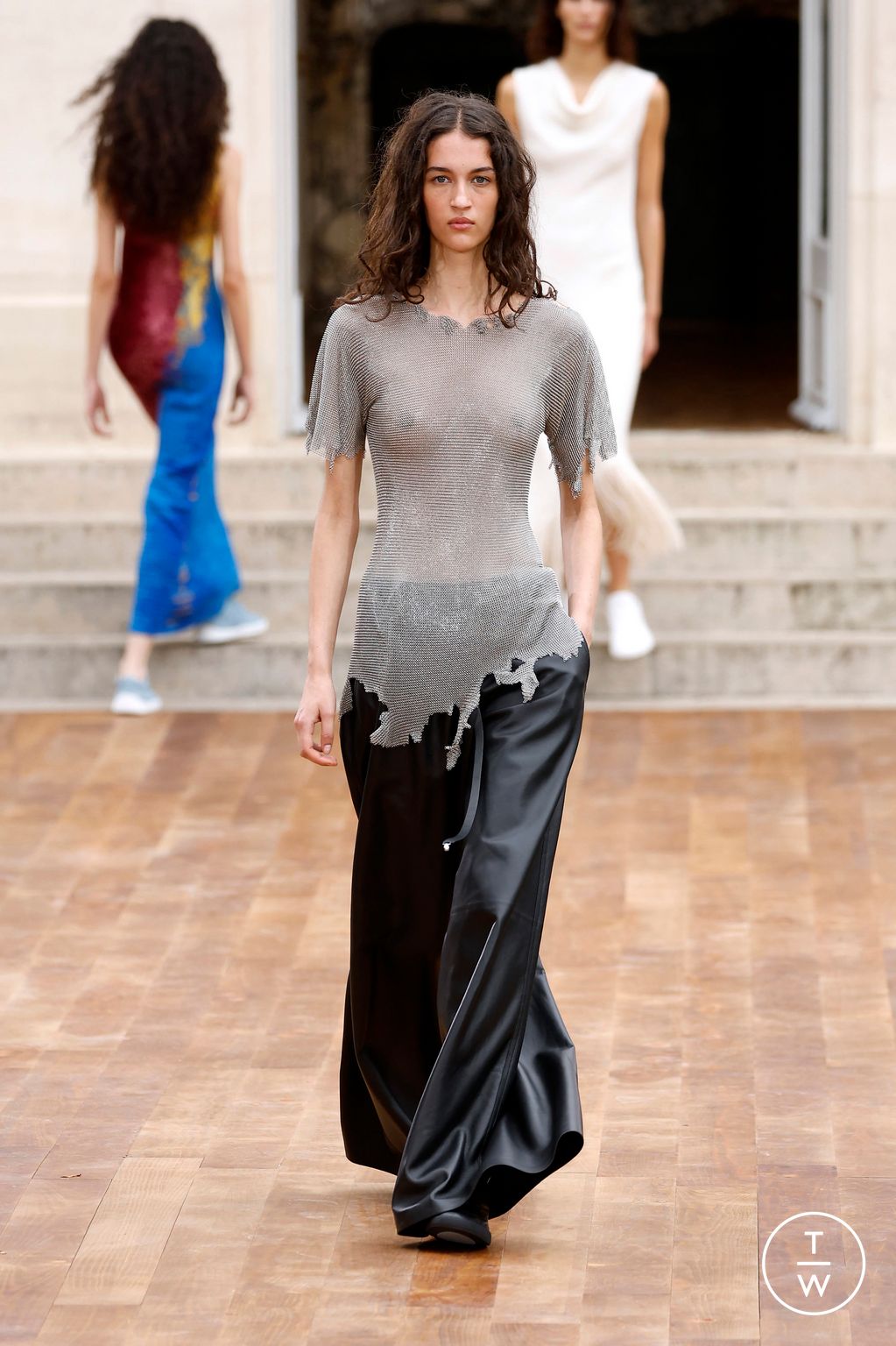 Fashion Week Paris Spring-Summer 2025 look 39 from the Gabriela Hearst collection womenswear