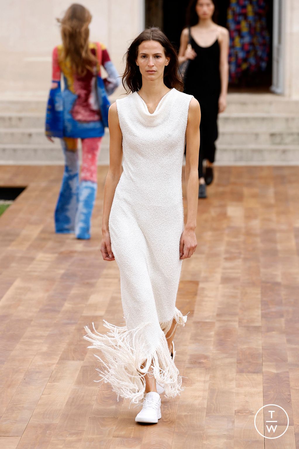 Fashion Week Paris Spring/Summer 2025 look 40 from the Gabriela Hearst collection womenswear