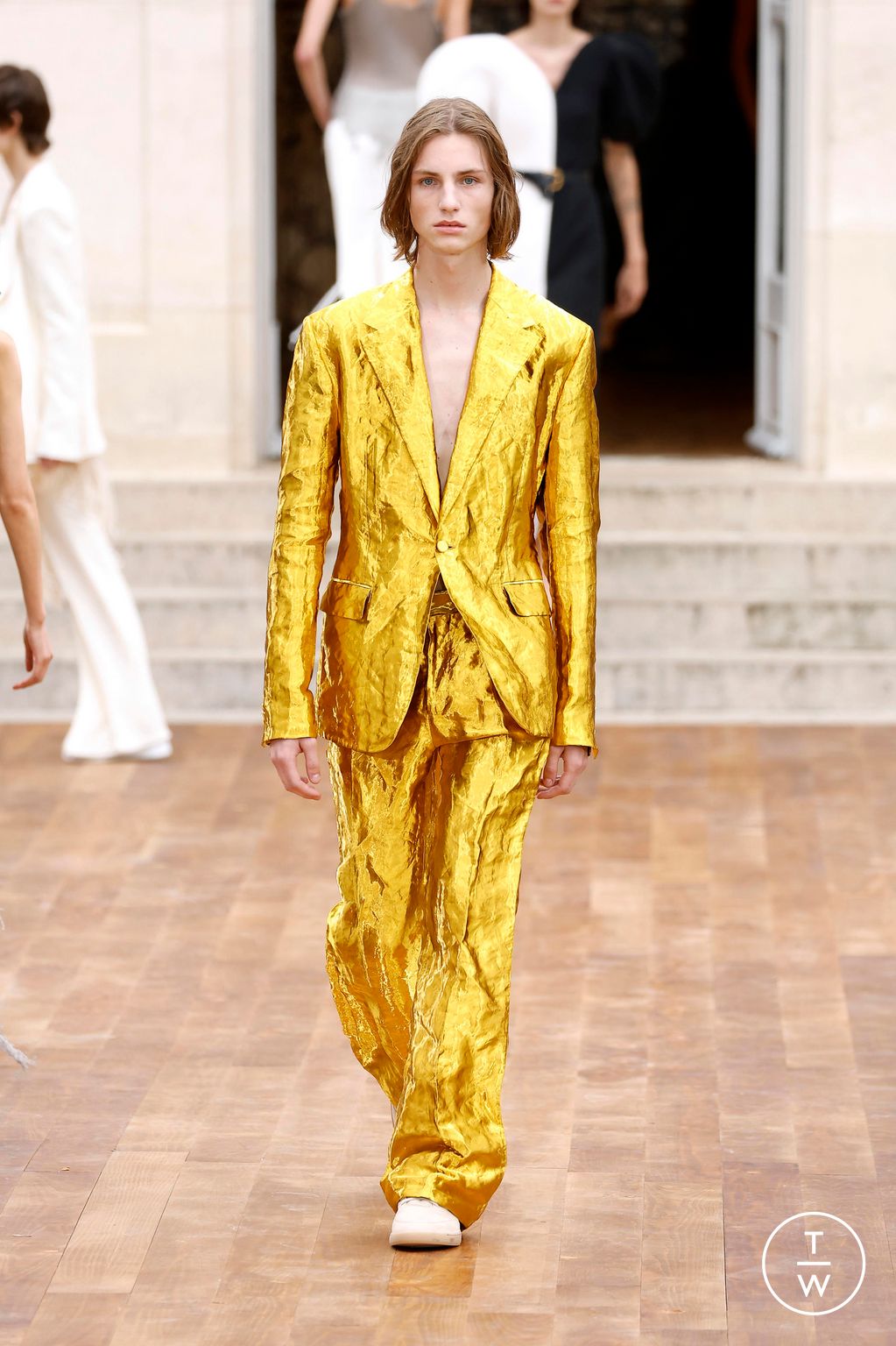 Fashion Week Paris Spring/Summer 2025 look 46 from the Gabriela Hearst collection womenswear