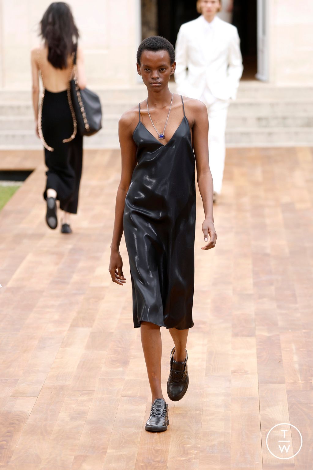 Fashion Week Paris Spring/Summer 2025 look 49 from the Gabriela Hearst collection womenswear